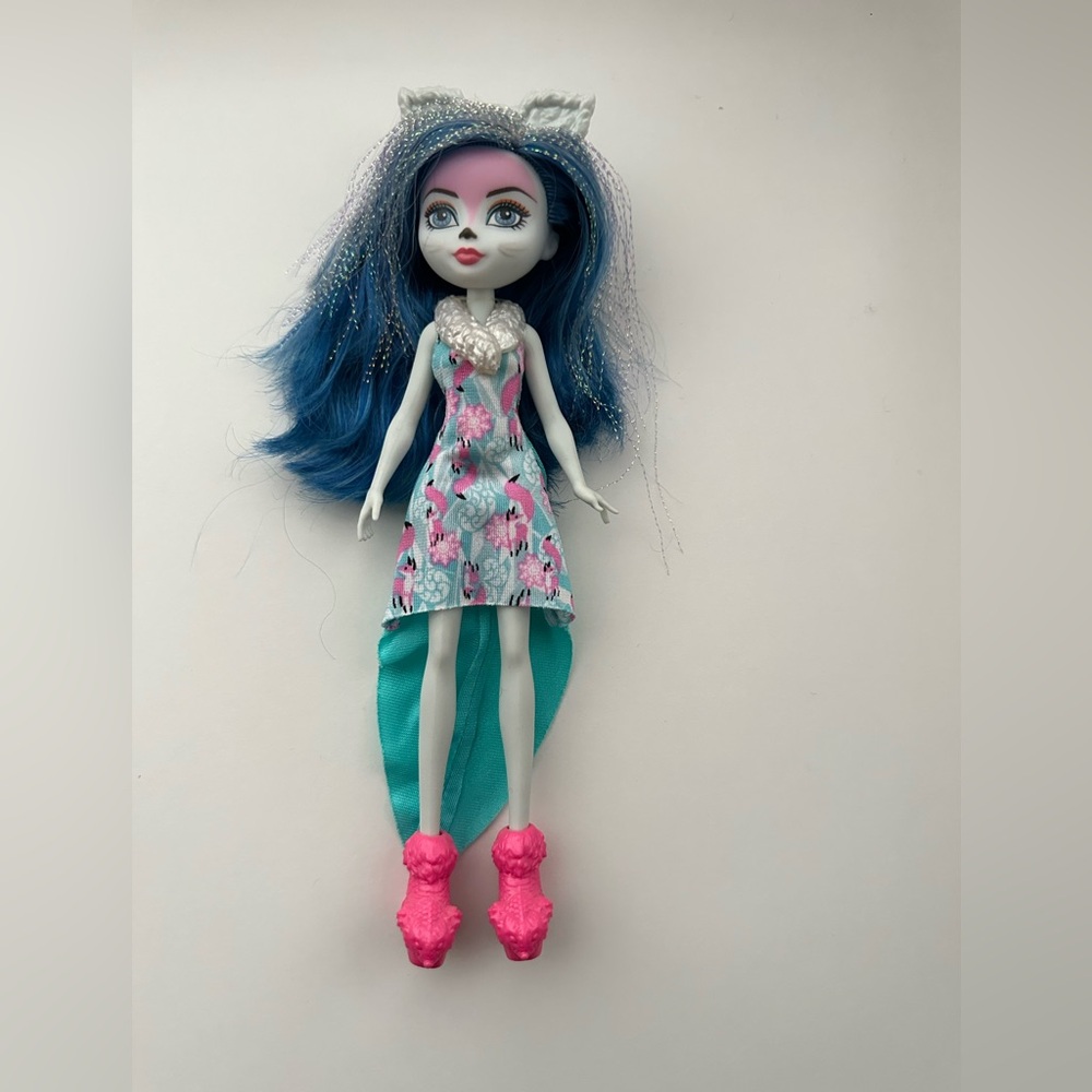 Ever After High Epic Winter Snow Pixies Foxanna Doll